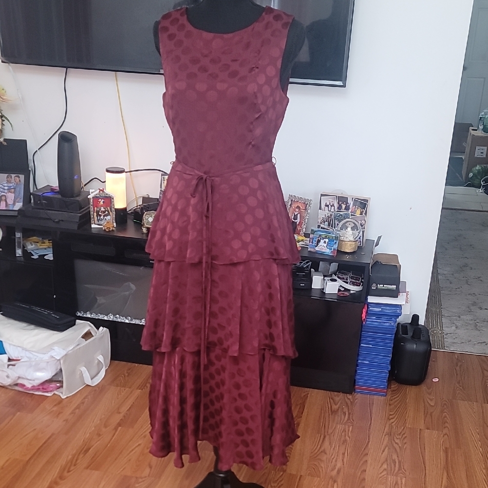 Elegant Burgundy Sleeveless Dress